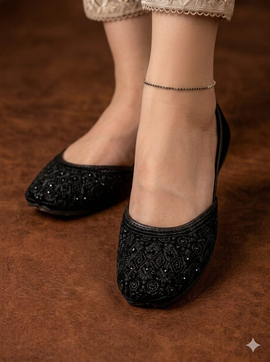 women black embroidery khussa